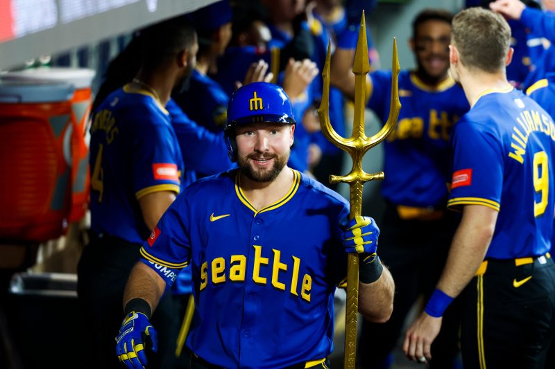 MLB power rankings: Power-hitting catcher keeping AL hopeful afloat
